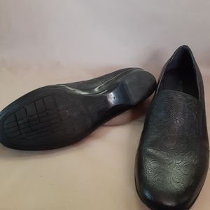 Walking Cradle low heel dress shoe